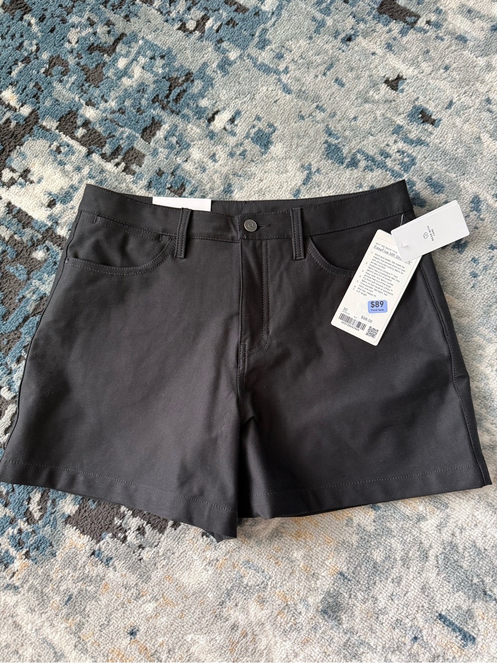 NWT lululemon Easy Five MR shorts 4.5” -068